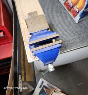 j119- Central Forge Bench Vise. Buyer to unbolt - Image 2