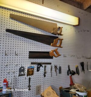 j122- Tools on the wall - Image 2