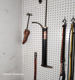 j122- Tools on the wall - Image 3