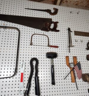 j122- Tools on the wall - Image 5