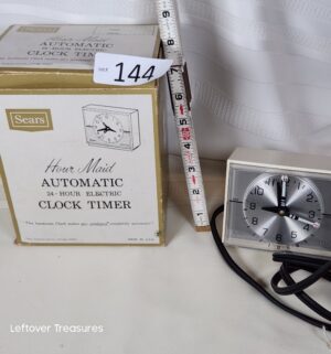 j144- sears hourmaid clock timer - Image 1