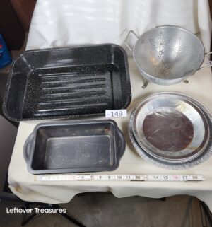 j149- misc bakeware - Image 1