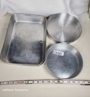 j160- vintage aluminum bakeware - Image 1