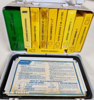 j171- vintage jorgensen & co first aid kit - Image 2