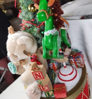 j203- Christmas teddy bear on a drum - Image 2