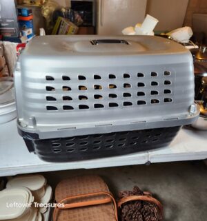 j210- Pet Carrier - Image 2