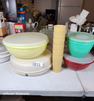 j211- Vintage Tupperware