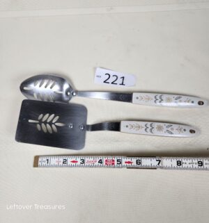 j221- Mid Century Harvest Wheat utensils - Image 1