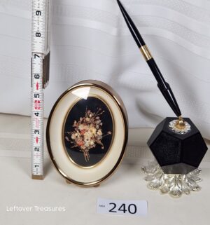 j240- framed flowers pen holder - Image 1