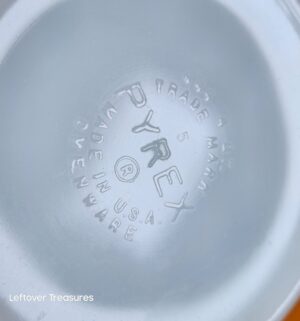 j274- Pyrex mixing bowls in the Daisy or Sunflower patter - Image 3