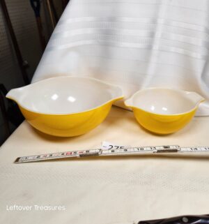 j275- vintage yellow pyrex mixing bowls - Image 1