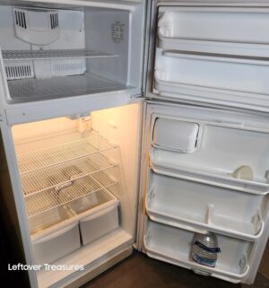j323- Frigidaire Refrigerator. Used in garage. Works great - Image 2