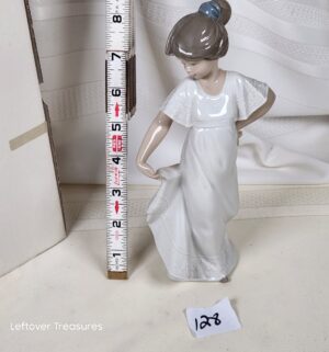 k128- How Pretty. NAO/Lladro 01110