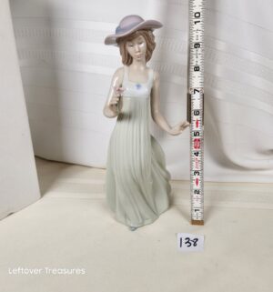 k138- Gentle Breeze. Nao/Lladro 1158