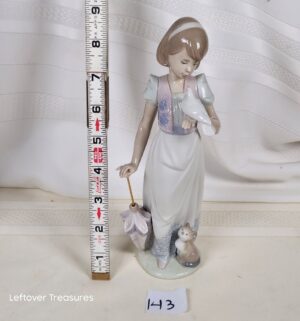 k143- Summer Stroll. Lladro 7611