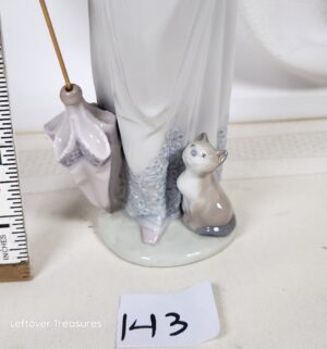k143- Summer Stroll. Lladro 7611 - Image 3