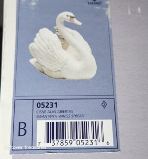 k146- Swan with Wings Spread. Lladro 05231 - Image 3