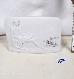k152- 1985 Lladro Collectors Society 3D relief of Don Quixote.