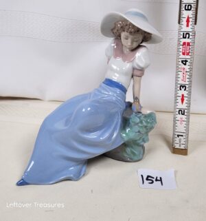 k154- Listening to the Birdsong. NAO/Lladro