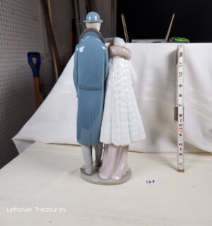 k168- On the Town. Lladro 01452 - Image 3