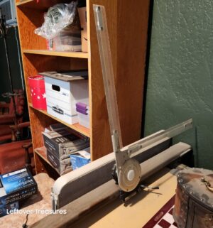 L8- vintage drafting table w/ light - Image 3
