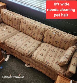 L27- Vintage Sofa. Cat Hair seen
