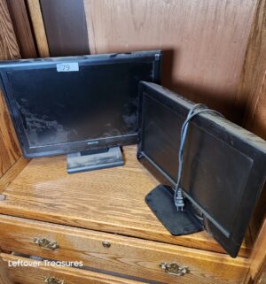 L79- 2 tv monitors