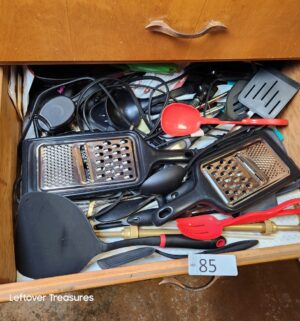 L85- misc kitchen items
