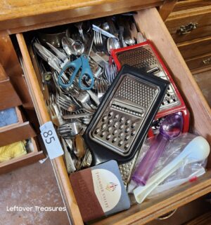 L85- misc kitchen items - Image 3