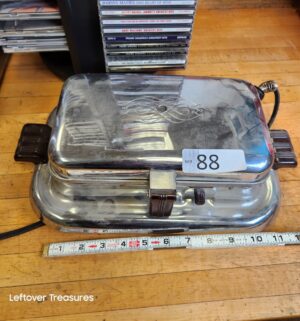 L88- Art deco 1930s GE waffle iron