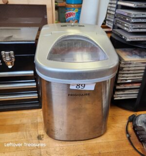 L89- Frigidaire ice maker
