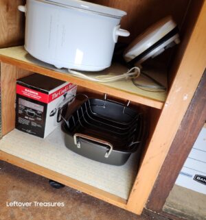 L105- cookware on shelves - Image 3