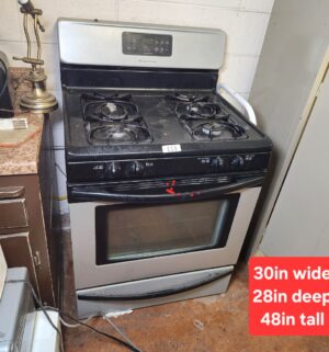 L113- Frigidaire Gas Stove. Tested/works