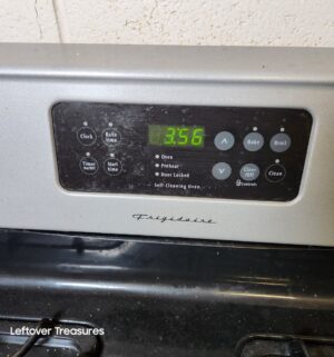 L113- Frigidaire Gas Stove. Tested/works - Image 3