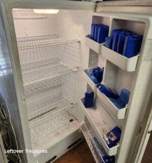 L123- Frigidaire Upright Freezer. Works - Image 3