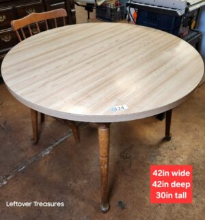 L124- round dining table no chairs