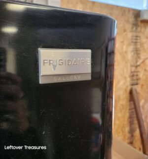 L128- Frigidaire Gallery Refrigerator. Works - Image 3
