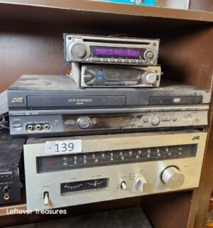 L139- stereo equipment