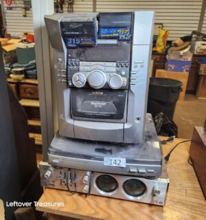 L142- stereo equipment