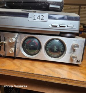 L142- stereo equipment - Image 3