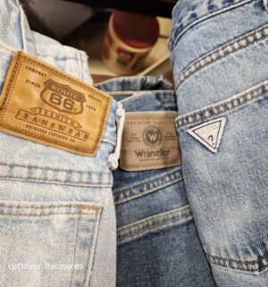 L145- shop clothing, jeans - Image 4