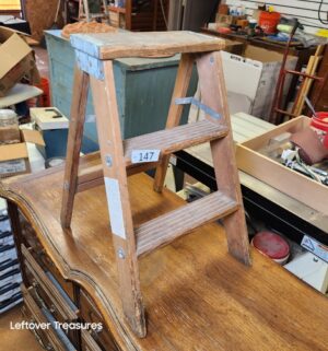 L147- wood step ladder