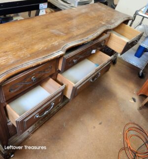 L148- vintage 9 drawer dresser - Image 3