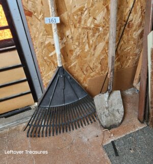 L161- rake, shovel