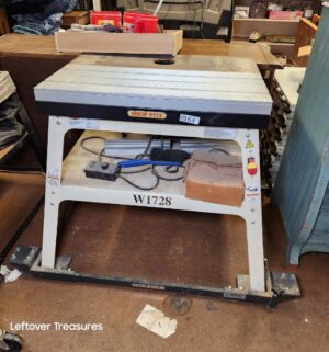 L163- Shop Fox W1728 Sliding Router Table
