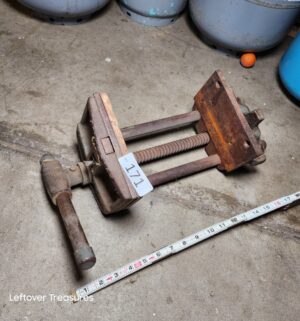 L171- Columbian Bench vise