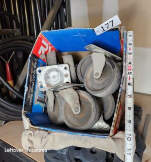 L177- box of casters