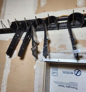 L205- Dust collect hose hangers