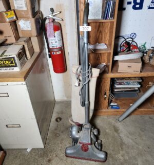 L207- vintage kirby vacuum