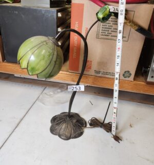 L253- vintage Handel lily pad table lamp
